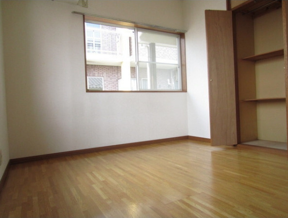 エクセルタナカ　駐輪場無料　3面採光　南面バルコニー　最上階の居間・リビング