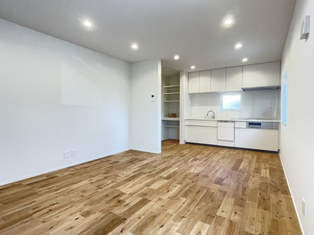 【居間・リビング】 | 亀山市川合町 | ＬＤＫ