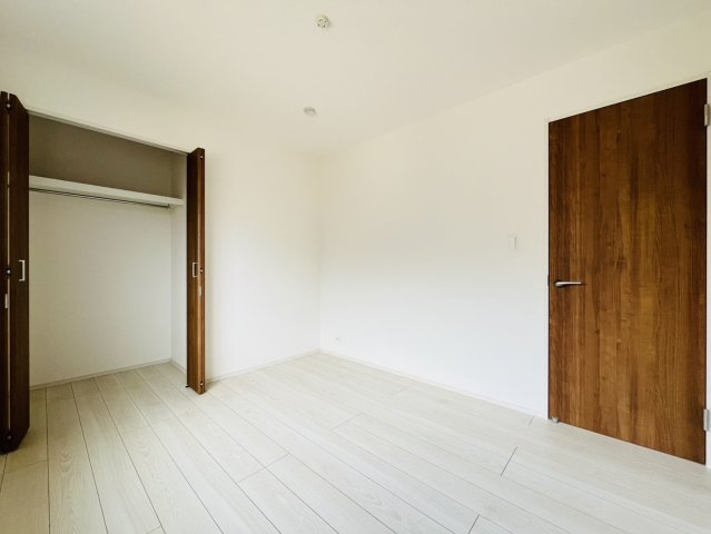 豊明市二村台7丁目8番2『仲介手数料無料』新築戸建ての洋室