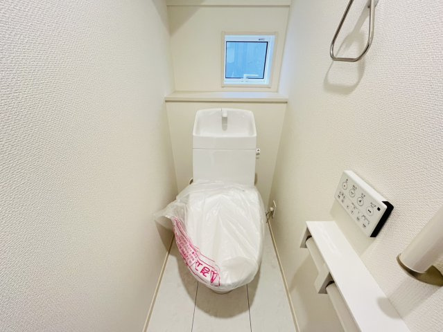 豊明市二村台7丁目8番2『仲介手数料無料』新築戸建てのトイレ