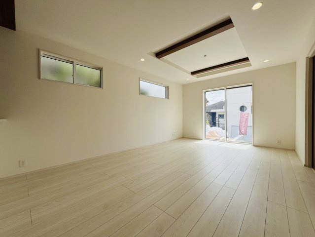 豊明市二村台7丁目8番2『仲介手数料無料』新築戸建ての居間・リビング