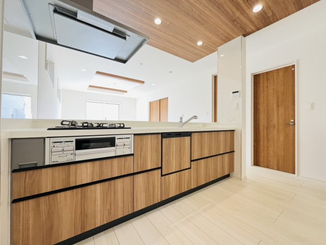 豊明市二村台7丁目8番2『仲介手数料無料』新築戸建てのキッチン