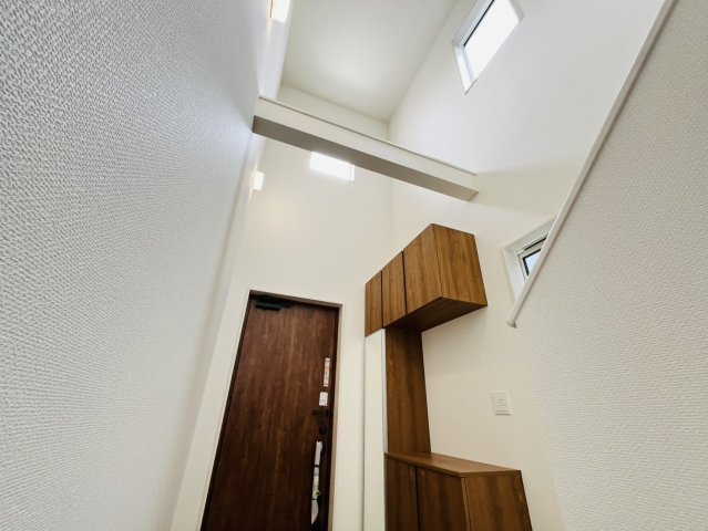 豊明市二村台7丁目8番2『仲介手数料無料』新築戸建ての玄関