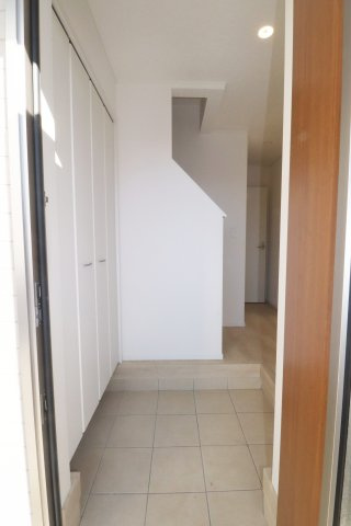 矢吹町八幡町第23　　　1号棟　　　善郷小学校、矢吹中学区の玄関