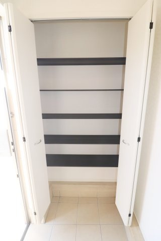 矢吹町八幡町第23　　　1号棟　　　善郷小学校、矢吹中学区の玄関