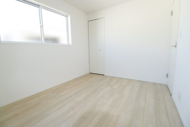 矢吹町八幡町　　　1号棟　　　善郷小学校、矢吹中学区の洋室