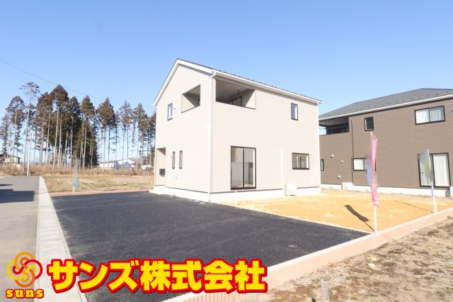 矢吹町八幡町第23　　　1号棟　　　善郷小学校、矢吹中学区の外観|南東側から見た駐車場を含む外観