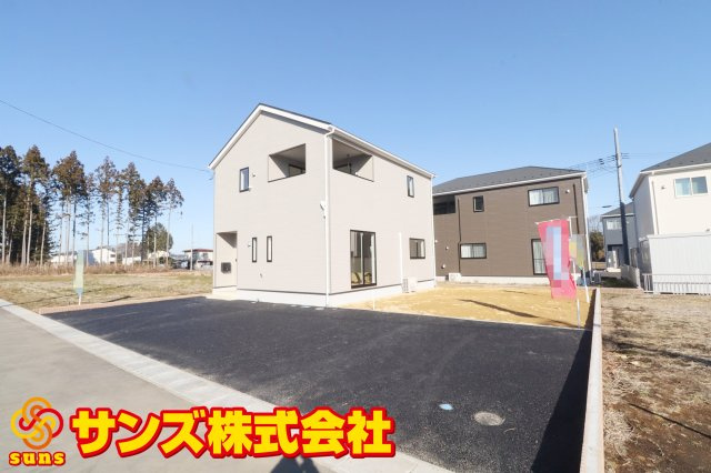 矢吹町八幡町第23　　　1号棟　　　善郷小学校、矢吹中学区の外観|南東側から見た駐車場を含む外観