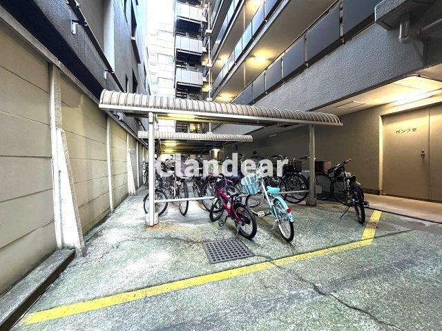 東十条グリーンハイツの駐輪場|ドキドキの新生活も、安心してスタート。ぴったりの住まいを見つけませんか？クランディアが一緒に住まい選びをサポートします‼　まずは、お気軽にお問合せください　＃クランディア