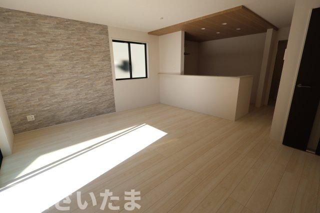 《仲介手数料無料》上尾市向山３丁目41-15新築一戸建てグラファーレの居間・リビング