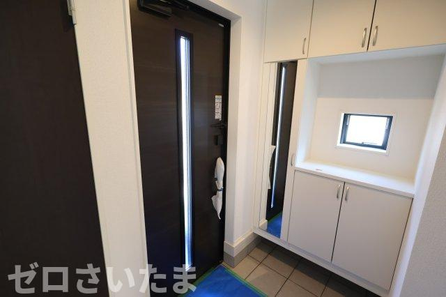 《仲介手数料無料》上尾市向山３丁目41-15新築一戸建てグラファーレの玄関