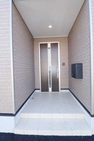 矢吹町八幡町　　　２号棟　　　善郷小学校、矢吹中学区の玄関