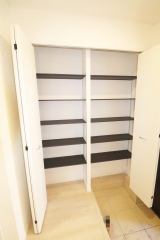 矢吹町八幡町　　　２号棟　　　善郷小学校、矢吹中学区の収納|シューズクローク