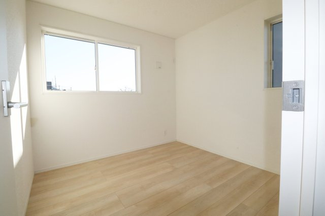 矢吹町八幡町　　　２号棟　　　善郷小学校、矢吹中学区の洋室