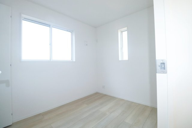 矢吹町八幡町　　　２号棟　　　善郷小学校、矢吹中学区の洋室