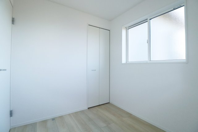 矢吹町八幡町　　　２号棟　　　善郷小学校、矢吹中学区の洋室