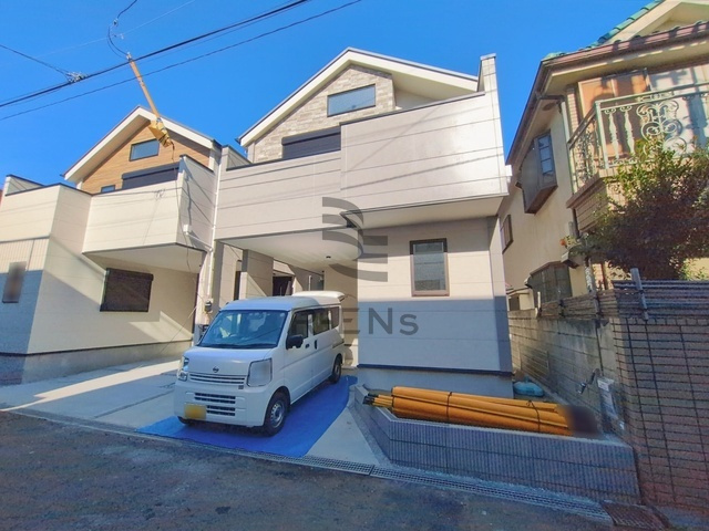 【外観】 | 西東京市谷戸町３丁目　新築戸建て　２号棟 | 高いデザイン性と快適な居住性を兼ね備えた魅力的な住まいです
