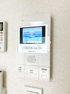 【設備】 | エメロード江古田 | モニター付きインターホンです。