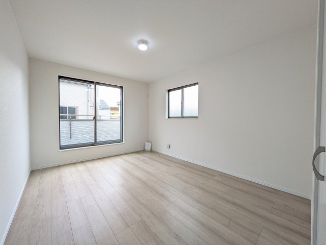 八王子市　狭間町　新築一戸建ての寝室|～2階7.87帖の主寝室　ベッドなど大型家具のレイアウトもしやすい広さです～