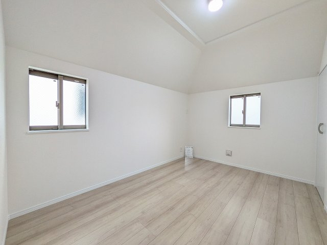 八王子市　狭間町　新築一戸建ての洋室|～2階5.15帖の洋室　2面採光で明るく風通しの良いお部屋です～