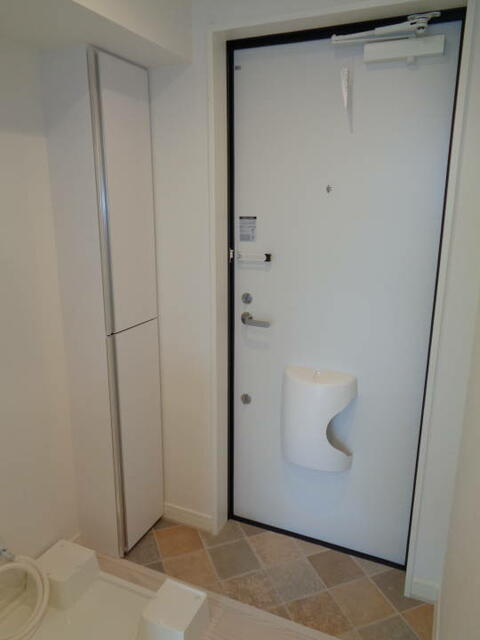 川崎市麻生区上麻生１丁目のアパートの玄関