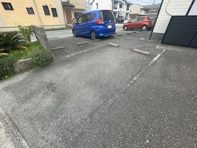 えすたしおん下滝野ハイツの駐車場