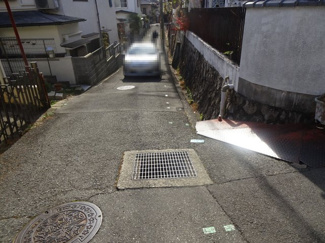 【前面道路含む現地写真】 | 川西市平野1丁目25の2　中古一戸建て
