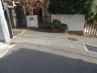 【前面道路含む現地写真】 | 川西市平野1丁目25の2　中古一戸建て