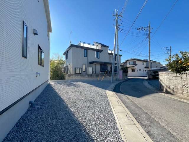 【前面道路含む現地写真】 | 熊谷市原島第1　クレイドルガーデン　新築戸建　全1棟　1号棟