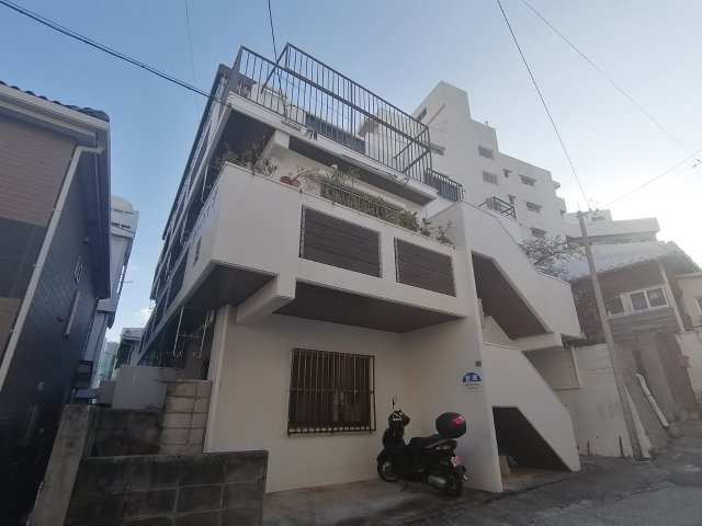 サンハイツ里の外観