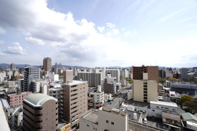 【展望】 | 【上質リノベ】コムズ天満 | 【四季を感じる】
四季の移ろい・爽やかな青空や風を感じられ
自然を愉しめるパノラマビュー。
毎日の暮らしに余裕を感じさせてくれる、
遮る物の無い開放的な眺望を是非、ご堪能ください。