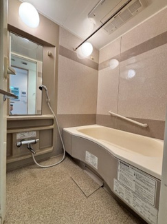 【浴室】 | アクアウィング353 | ゆったりとくつろぐことのできるバスタブは毎日の疲れを 癒す空間になっています！！