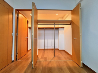 【収納】 | アクアウィング353 | 住空間をすっきり使うためには必須ポイントの収納スペースですよね。是非現地でご確認ください！季節感を演出する多彩な樹木と豊かな彩りが重なり、四季折々の変化を楽しめる心地よい場所となることでしょう！！