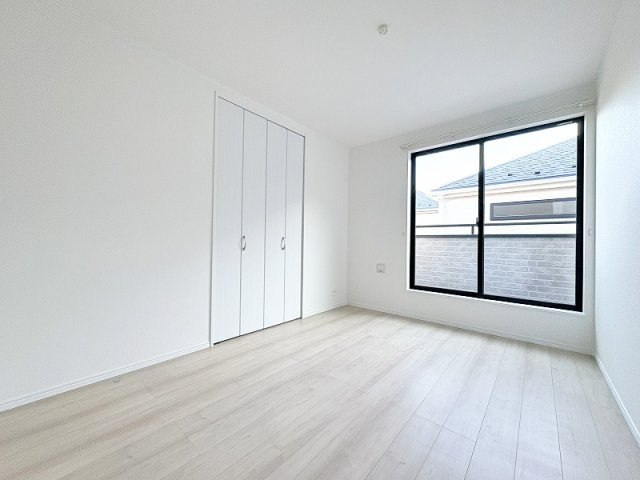 【洋室】 | 新座市栄3丁目　新築一戸建住宅　全5棟　(保谷店) | 2階6帖南側/お好みのインテリアで安らぐ癒し空間が生まれます。