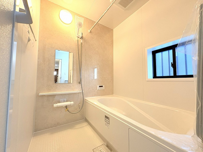 【浴室】 | 新座市栄3丁目　新築一戸建住宅　全5棟　(保谷店) | 1日の疲れを癒すバスルーム。広々1坪サイズで親子のコミュニケーションもしっかりと取れます。