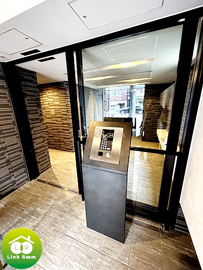 ロイジェント扇橋のエントランス