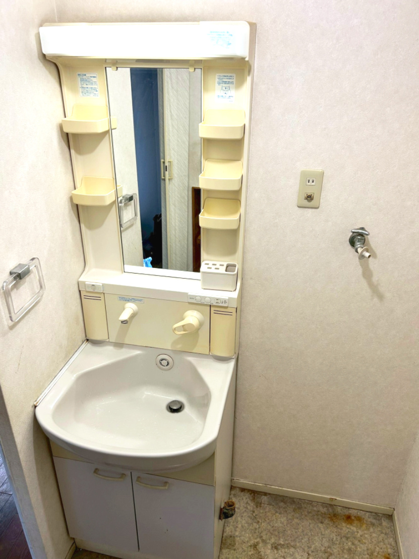 サンハイツ灘の独立洗面台|独立洗面台、朝の身支度には欠かせません