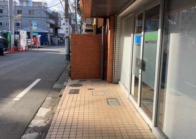 【庭】 | フジタ八王子マンション | 物件によっては、入居者が個人的に使用できる専用庭がついているものもあります。また、住宅の中にある土間の部分を庭と呼ぶこともあります。庭の用途は住む人によって変わり、それによってデザインもさまざまです。