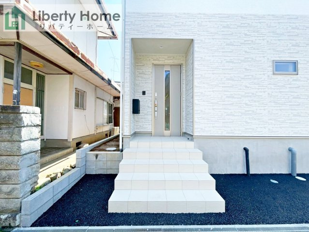 つくば市高見原第18　新築戸建のエントランス