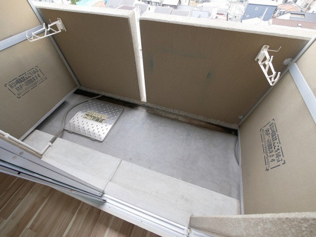 大阪市城東区野江４丁目の賃貸マンションのバルコニー