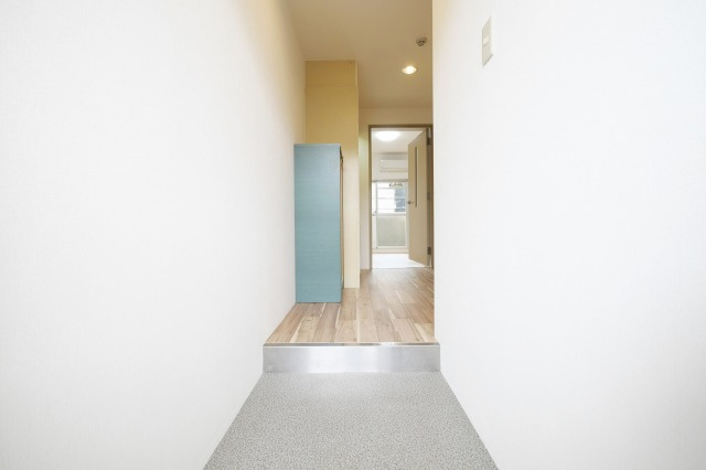 大阪市城東区野江４丁目の賃貸マンションの玄関