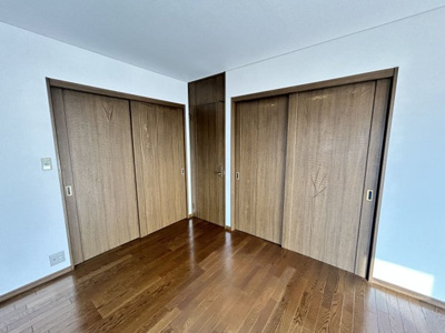 【洋室】 | 汐屋町売家 | 大容量クローゼットを2箇所設置。荷物が多い方も安心！！