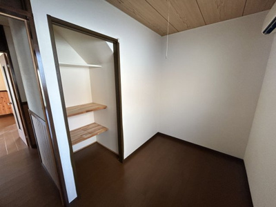 【その他】 | 汐屋町売家 | キッチン横のサービスヤード。家事動線がスムーズに！！