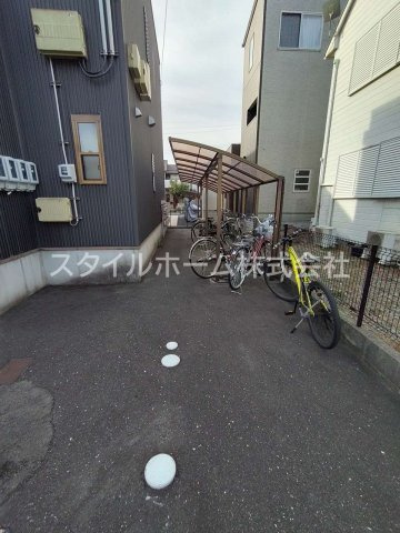 ミューズイン花中Aの駐車場