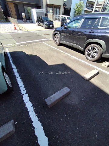 クレア一本木の駐車場