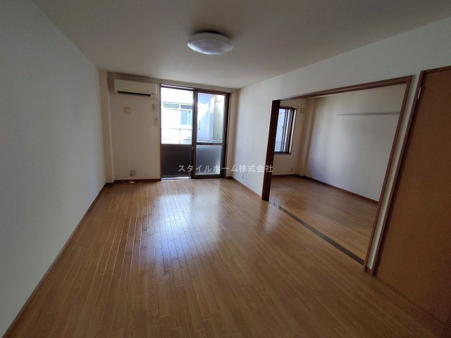 クレア一本木の居間・リビング|別部屋写真です。