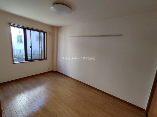 クレア一本木の洋室|別部屋写真です。