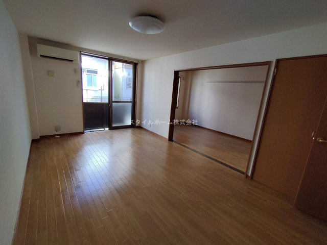 クレア一本木の居間・リビング|別部屋写真です。