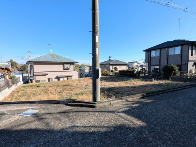 【前面道路含む現地写真】 | 伊勢原市岡崎　売地　■資材置場・駐車場■ | 「伊勢原」までクルマで約7分