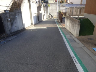【前面道路含む現地写真】 | 川西市緑台３丁目　中古一戸建て